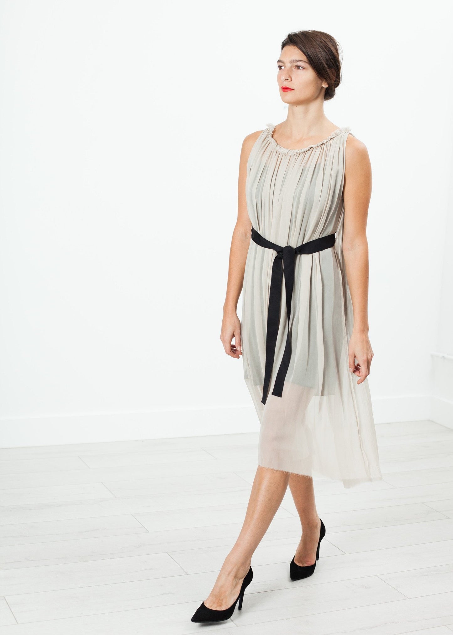 Chiffonkleid mit Cape-Rücken in Sand