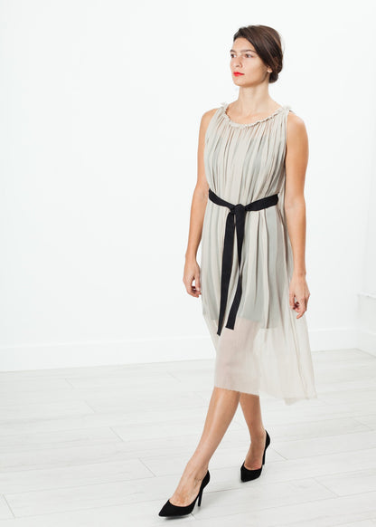 Chiffonkleid mit Cape-Rücken in Sand